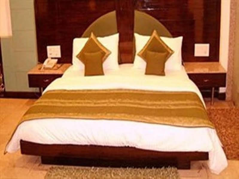 Hotel Baba Deluxe Near New Delhi Railway Station And City Center -By Rcg Hotels 外观 照片