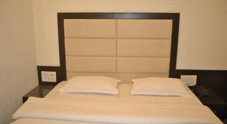 Hotel Baba Deluxe Near New Delhi Railway Station And City Center -By Rcg Hotels 外观 照片