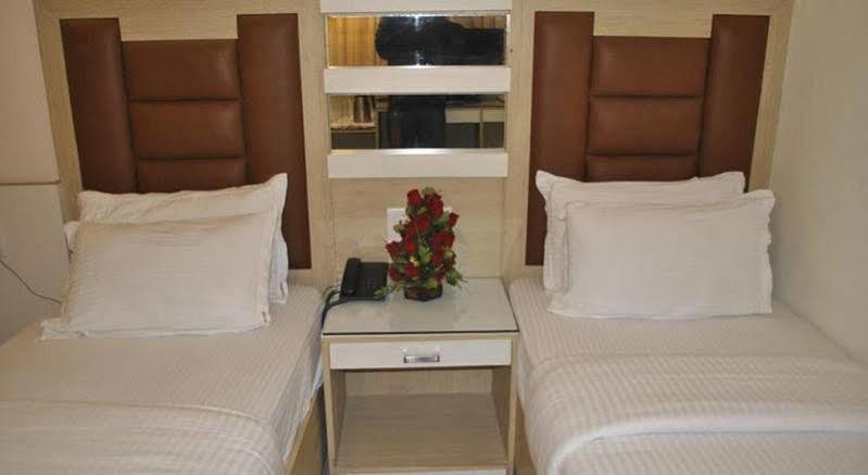 Hotel Baba Deluxe Near New Delhi Railway Station And City Center -By Rcg Hotels 外观 照片